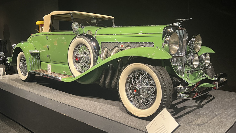 Limetino zelen model Duesenberg iz leta 1929 na ogled v muzeju Blackhawk v Kaliforniji