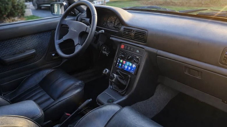 Slika armaturne plošče FSO Polonez Roy Pickup iz leta 1997