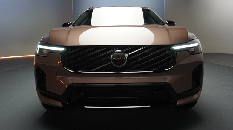 2028 Volvo XC60 T8 sprednji del