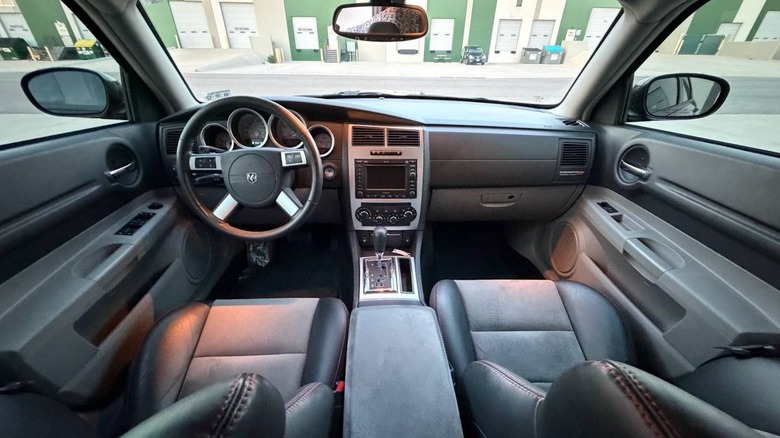 2007 Magnum SRT8 Slika notranjosti in armaturne plošče
