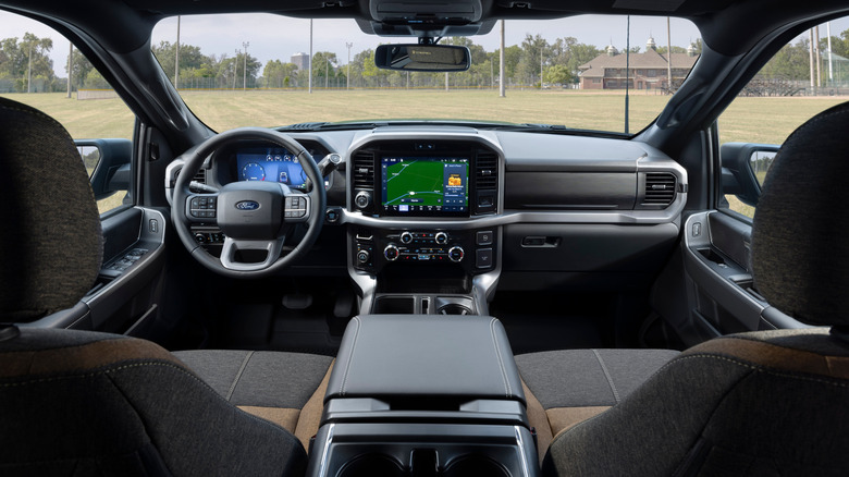 2027 Ford F-150 Carhartt notranja kabina