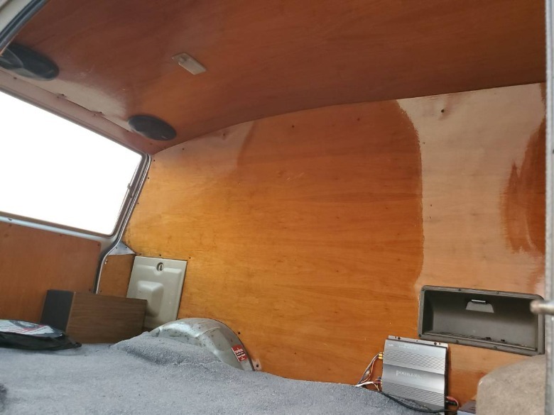 Slika notranje obloge Toyote 4WD Cargo Van iz leta 1987