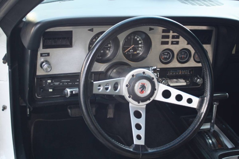 Slika armaturne plošče Ford Mustang II Liftback iz leta 1978
