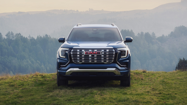 Modri ​​GMC Terrain Denali