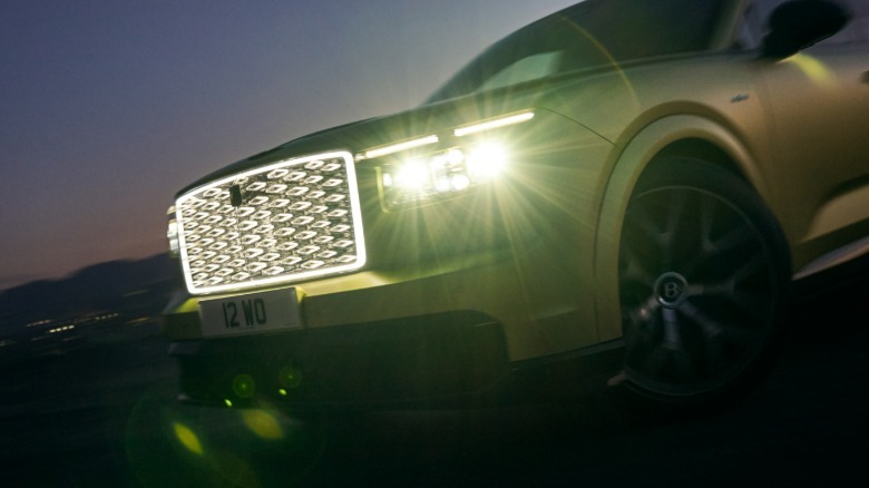 Osvetljena maska ​​in žarometi Bentley Torcal