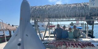 Fantje, ki so lovili vojaški dron iz oceana, komaj čakajo, da posodobijo svoje slike profila na Tinderju