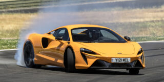 Kličemo vse Clout Chasers, McLaren Artura ima 0-odstotno pogodbo o financiranju in niti ne potrebujete popolnega kredita, da bi se kvalificirali