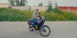 Oglejte si, kako kanadski motoristi na FortNine pojasnjujejo, kako neumne so kanadske tarife za motorna kolesa