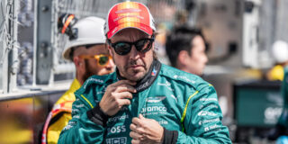 45-letni Fernando Alonso se vrača za še eno sezono F1, potem ko ga je predsednik FIA rotil, naj ostane