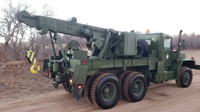 Slika sopotnikove strani ameriškega generala M816 Wrecker iz leta 1970