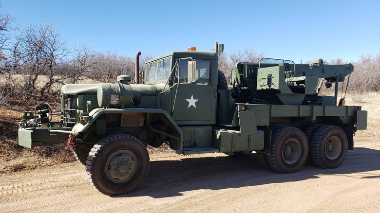 Slika z voznikove strani ameriškega generala M816 Wrecker iz leta 1970
