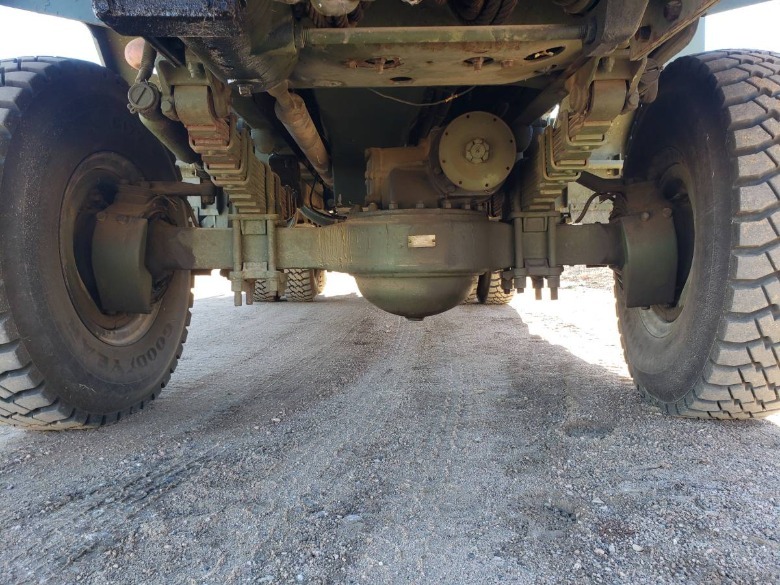 Slika sprednje osi ameriškega generala M816 Wrecker iz leta 1970
