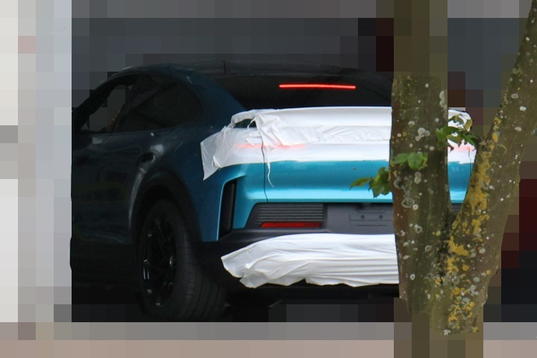 Zadnji del prototipa Porsche Cayenne Turbo GT Electric