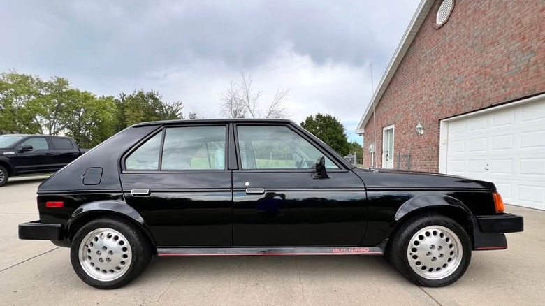 1986 Dodge Omni Shelby GLH-T polna slika sovoznikove strani