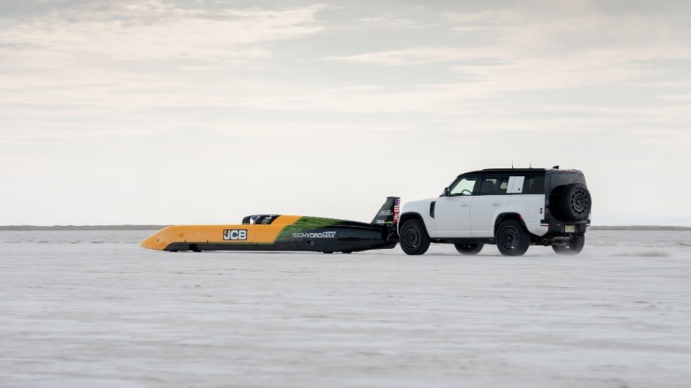 JCB Hydromax odrivajo, da začne vožnjo