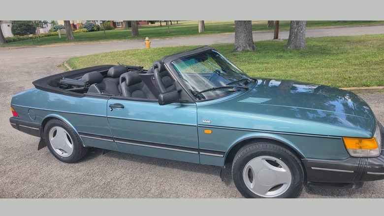 1991 Saab 900 Turbo kabriolet sovoznikova stran s sliko zgoraj navzdol
