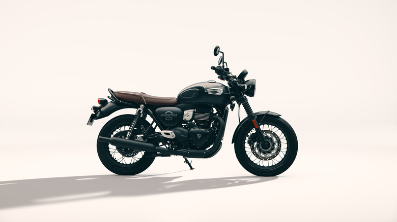 Triumph Bonneville T40 Black s strani