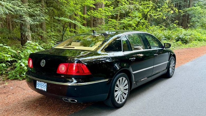 2005 Volkswagen Phaeton W12 2+2 zadnja tričetrtinska slika