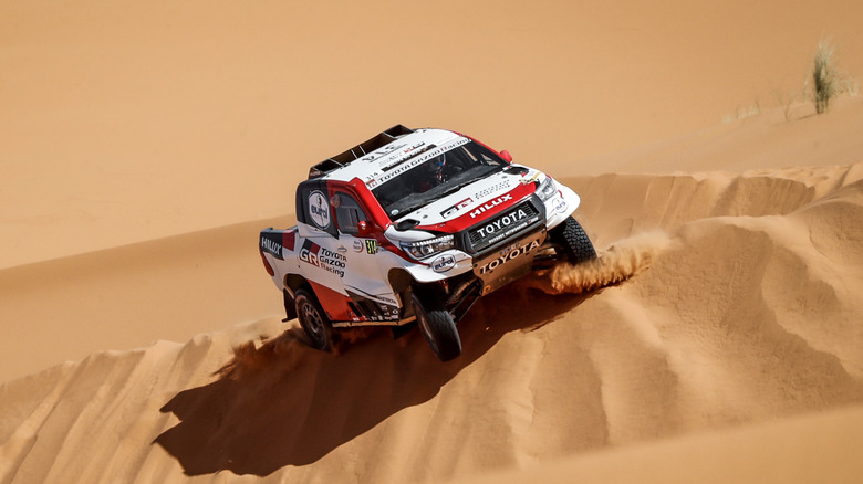 FIA svetovni pokal v reliju v krosu. Rally du Maroc, priprave na Dakar 2020. Fernando Alonso in sovoznik Marc Coma, Španija, Toyota.