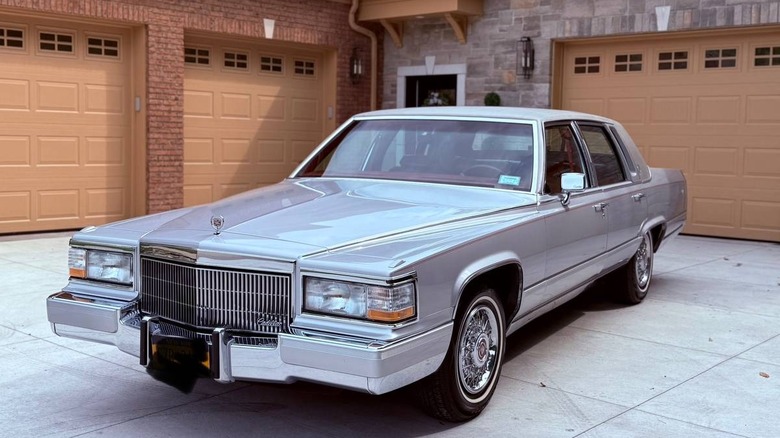 1991 Cadillac Brougham sprednja tričetrtinska slika