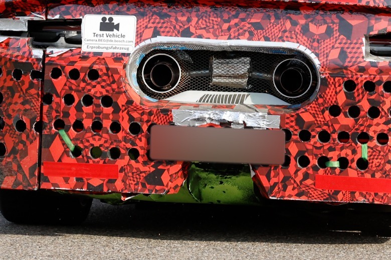 Detajl zadnjega dela prototipa Ferrari 296 Challenge Stradale