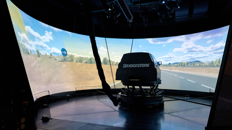 Bridgestoneov simulator voznika v zanki