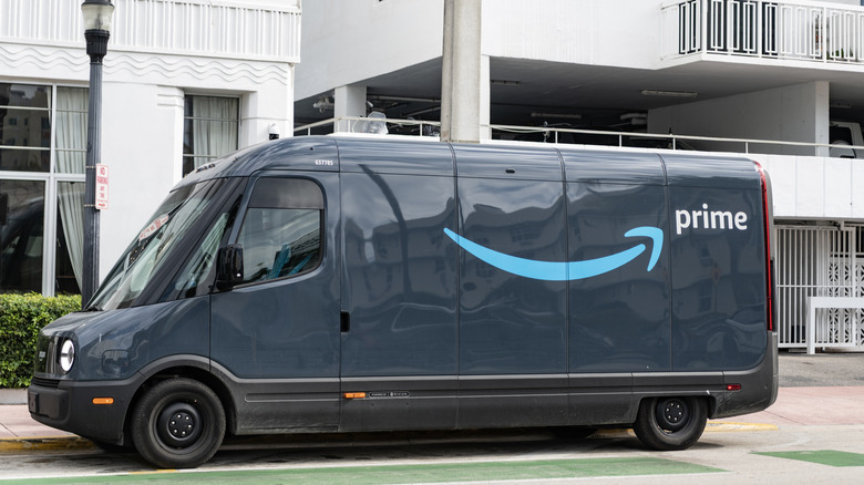 Električno dostavno vozilo Rivian EDV Tovorni kombi Amazon Prime