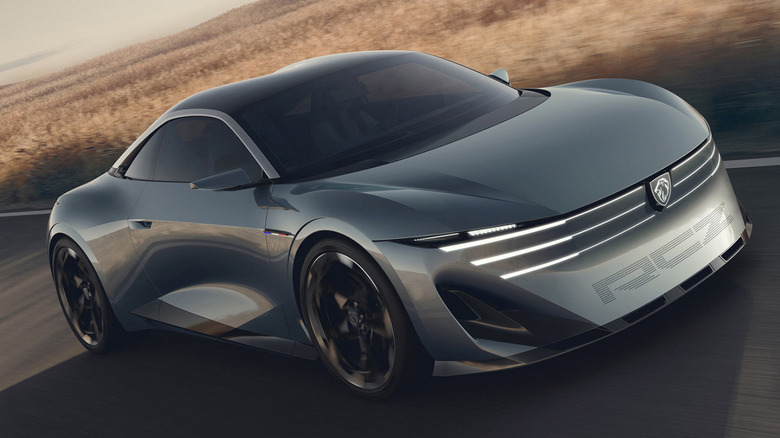 Pogled od spredaj 3/4 na koncept Peugeot RCZ Vision