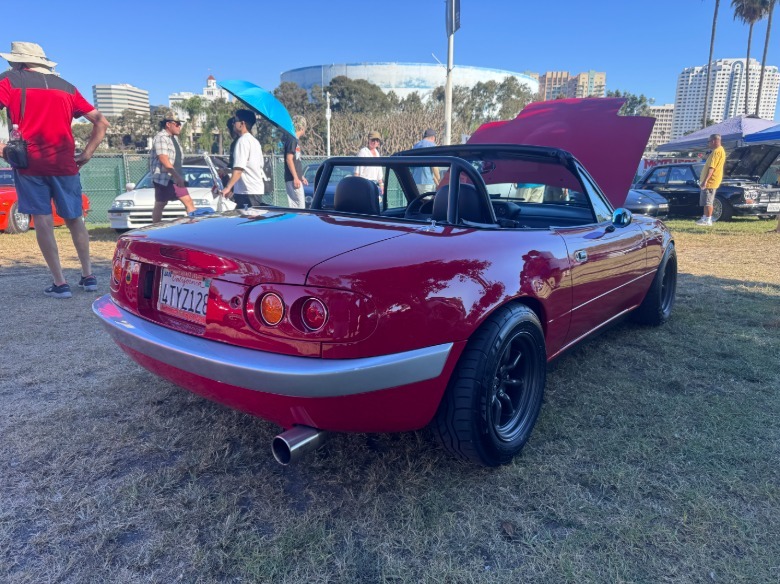 Mazda MX-5 s spremenjenimi odbijači v stilu Lotus Elan
