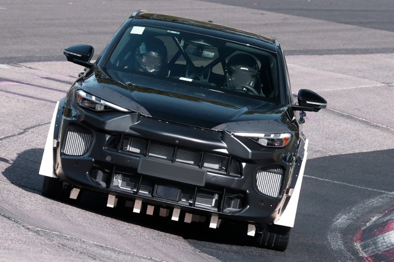 Sprednji del testne mule Porsche SUV na osnovi Audija Q5