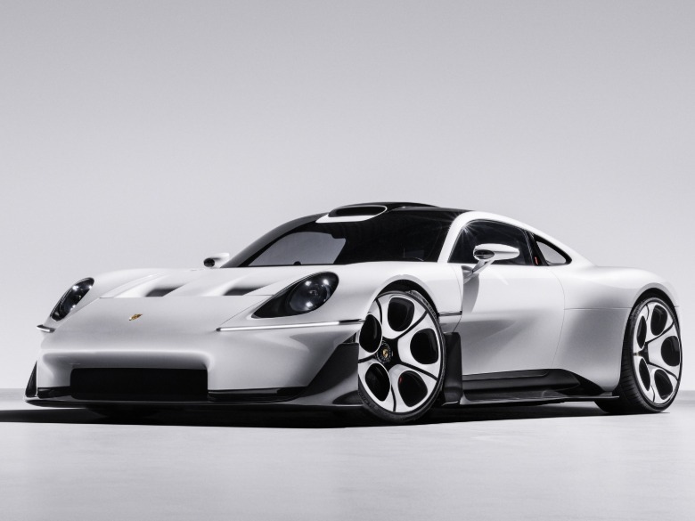 Pogled od spredaj 3/4 koncepta Porsche Mission S