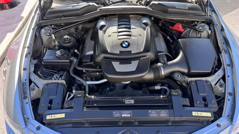 Slika motornega prostora BMW 650i kabriolet 2006