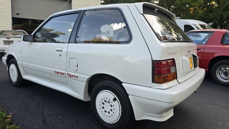 1987 Chevy Sprint Turbo tričetrtinska slika zadaj