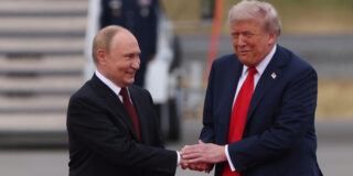 Nafta je še vedno hudičevo draga, tudi po Trumpovem umazanem ruskem naftnem poslu