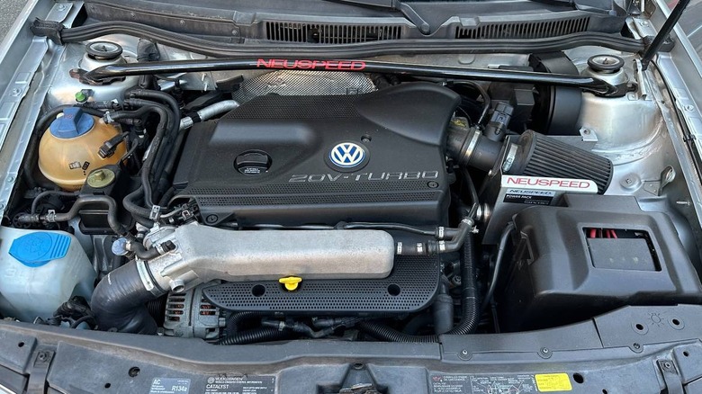 2002 Volkswagen GTI 337 EA113 slika motorja