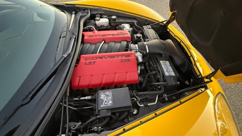 Slika motorja Chevrolet Corvette Z06 LS7 iz leta 2007