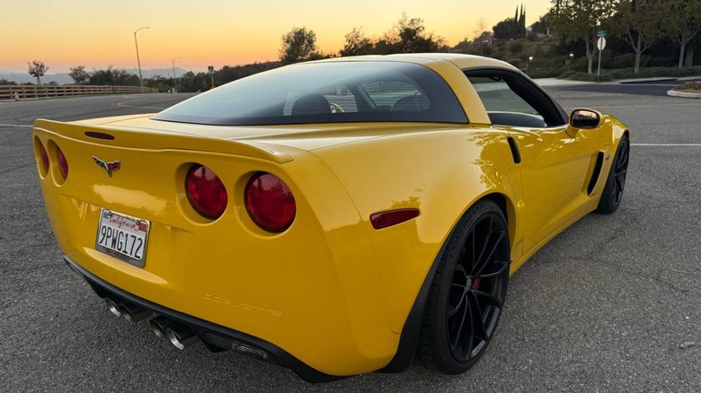 Tričetrtinska slika zadaj Chevrolet Corvette Z06 iz leta 2007