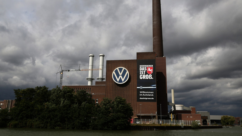 Tovarna Volkswagna (VW) na svetovnem sedežu podjetja 4. septembra 2026 v Wolfsburgu v Nemčiji.
