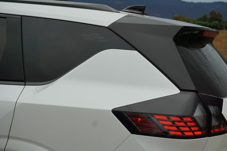 2027 Nissan Rogue Hybrid zadnja četrtina