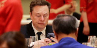 Brain Genius Elon Musk objavlja zasebne podatke v aplikaciji X, vključno z e-poštnim naslovom in zadnjimi štirimi številkami kreditne kartice